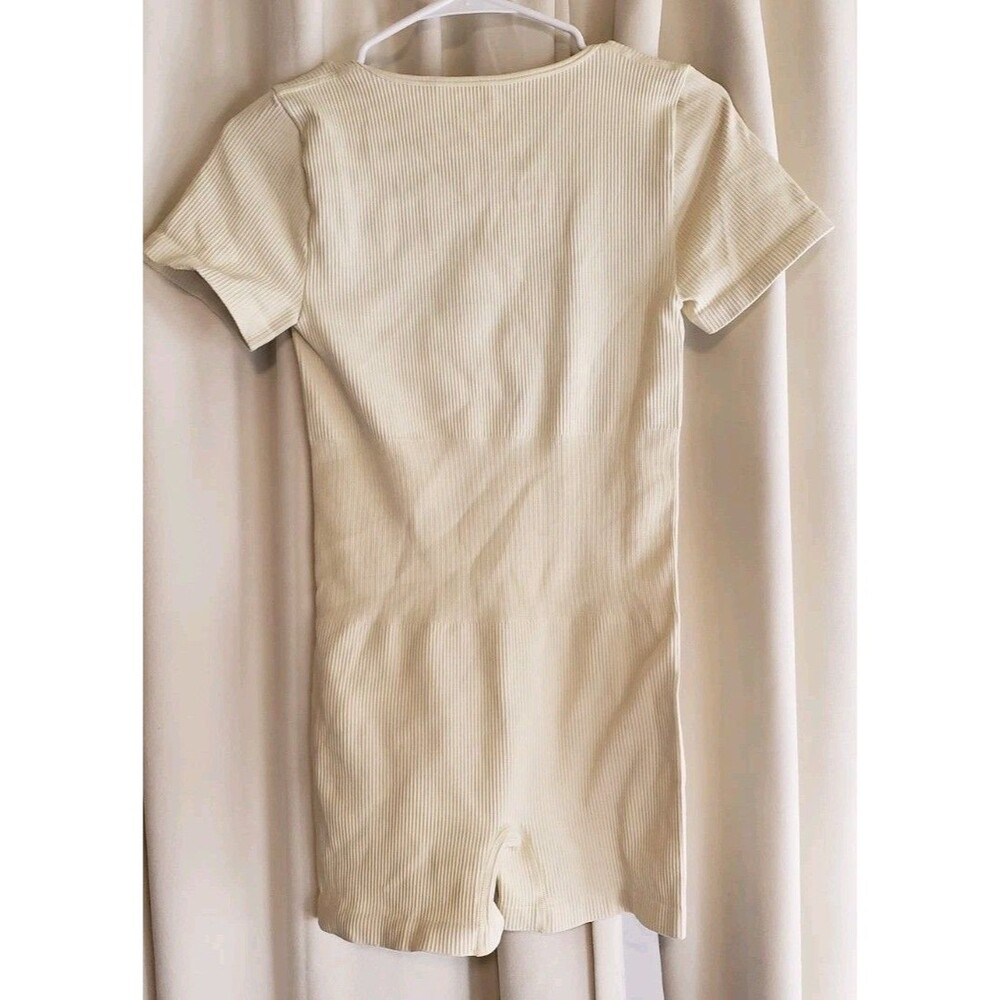 OQQ Womens Medium Ribbed Seamless Romper Bodysuit Cream Short Sleeve Square Neck - Picture 7 of 7